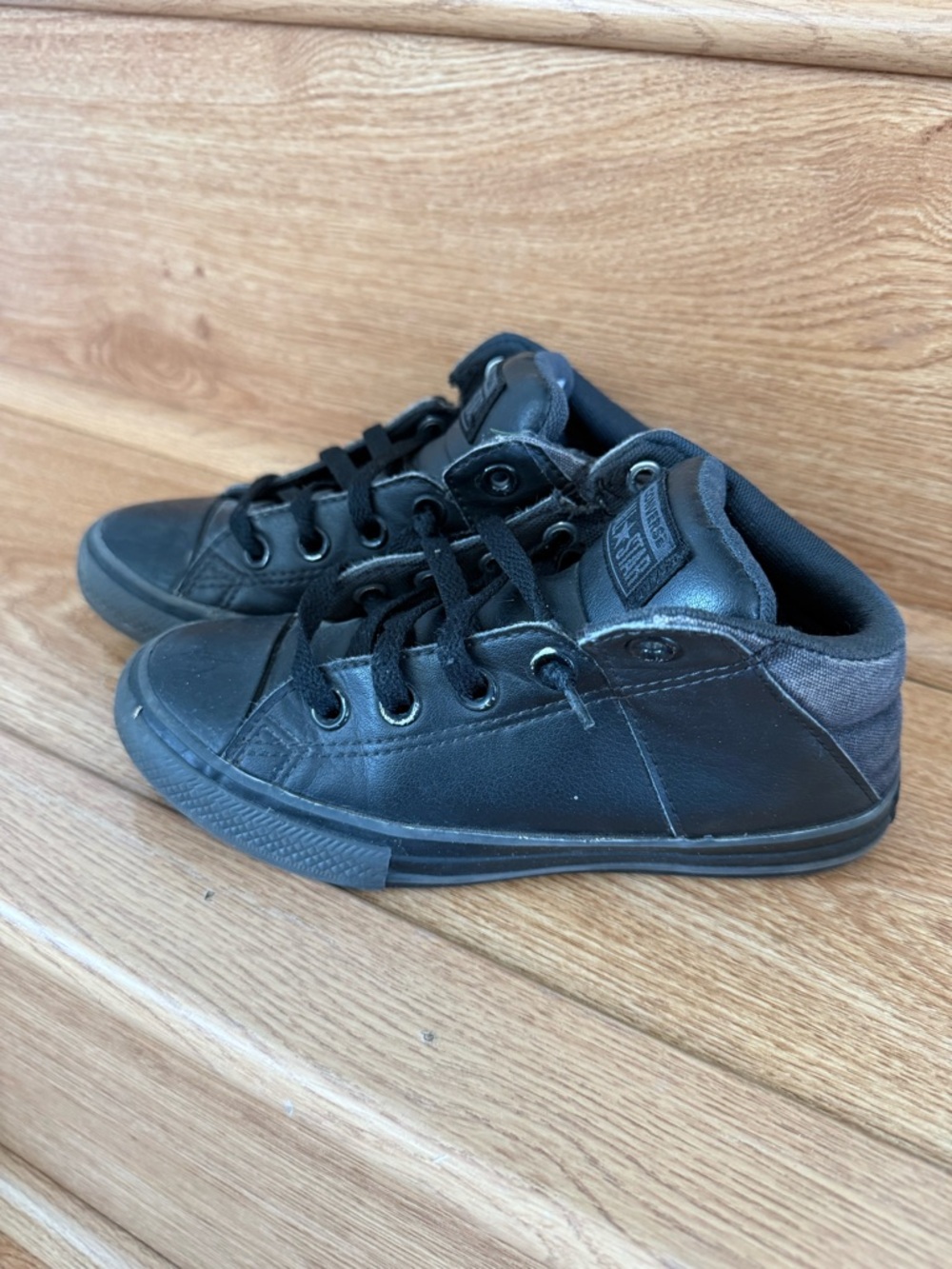 Converse Kids Black High-Top Sneakers Boys size 1